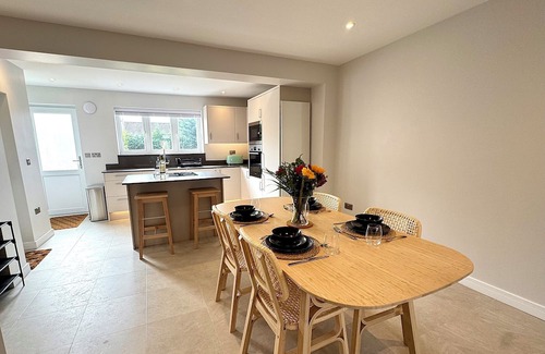 Acresford House | Modern 2-bed house, Coventry with EV charger