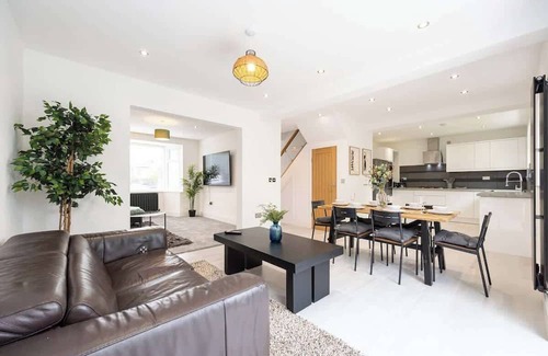 Wilmslow House | The Wilmslow House Su