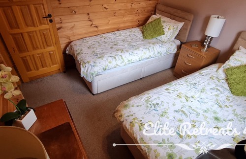 Dogdyke Cabin | Elite Retreats 4U Lakeside Hot Tub Log Cabin at Tattershall Lakes Park