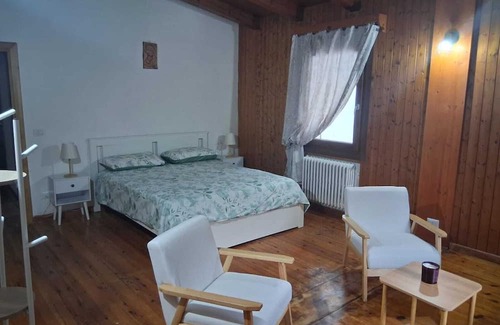Auronzo di Cadore Apartment | Apartment with Lake View in Auronzo