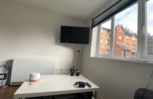 Lea Bridge Apartment | MODERN 1 Bedroom Ground Floor Flat