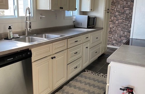 Harwich House | Cozy Cottage on Rondeau Bay in Erieau steps from local restaurants!