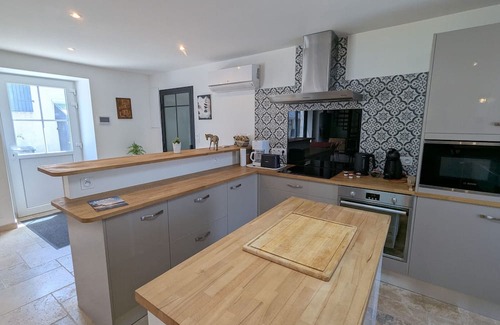 Tavers Cottage | Air-Conditioned Cottage with Garden in Tavers
