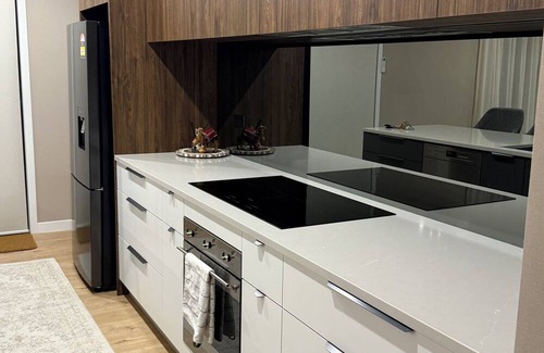 Karaka House | Elegant Minimalist Karaka Stay – Prime Location/Close to Motorway