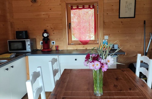 Varen Ski Chalet | Guest Room 'Au Chant Des Oiseaux - Mésanges -' in Varen, Wood-fired Pizza and Air Conditioning