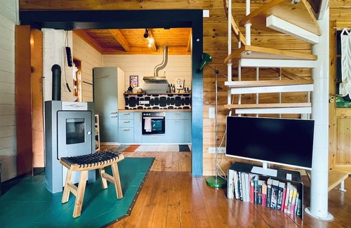 Daaden Cabin | Cozy vacation home right by the forest, perfect for hiking and relaxing