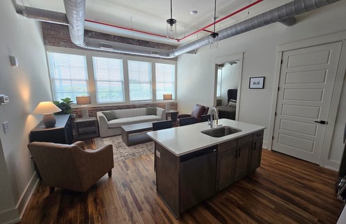 McMinnville Condo | Charming 2BR suite in McMinnville, perfect for families or groups!
