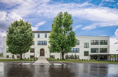 McMinnville Condo | Charming 2BR condo in McMinnville, perfect for families and pets!
