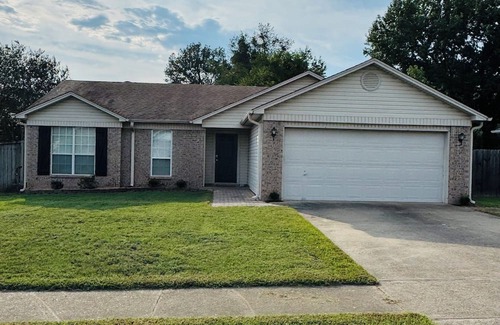 Bryant House | Your Home Away From Home in Bryant 3/2 Minutes From Everything