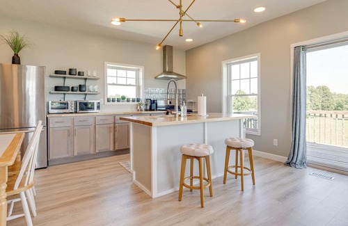 Greenwood House | Pet-Friendly Countryside Retreat in Whiteland!