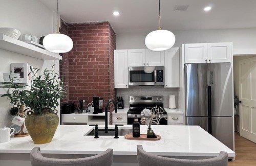Fox Point Apartment | 2BR Garden Apt w/Parking Near Brown & RISD