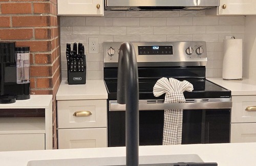 Fox Point Apartment | 2BR Garden Apt w/Parking Near Brown & RISD
