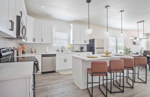 Eastside Promise Neighborhood House | Generous 5BR/3BA Haven Close to Alamo & Riverwalk!