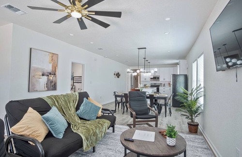 Eastside Promise Neighborhood House | Generous 5BR/3BA Haven Close to Alamo & Riverwalk!