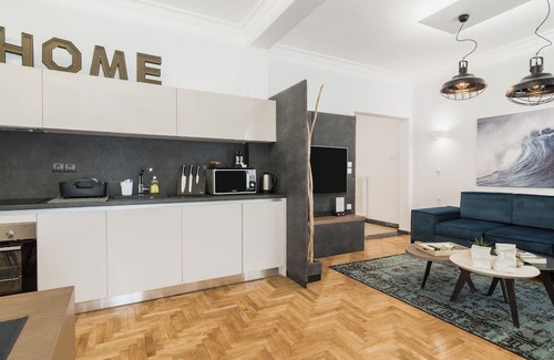 Makrigianni Hotel | Acropolis Executive Suite, Bill & John Apartments & Villas