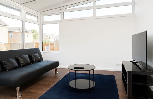 Reading House | Reading Centre Parking Sleeps 10