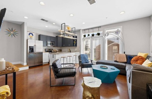 West End Condo | 3203 Long BLVD