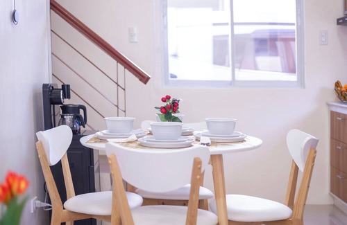 Dauis House | Nice 2-bedroom house with AC and fastest WiFi in charming Dauis