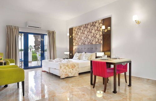 Oura Hotel | Beachfront 5-Star Resort! 3 Comfortable Units, Outdoor and Indoor Pool!