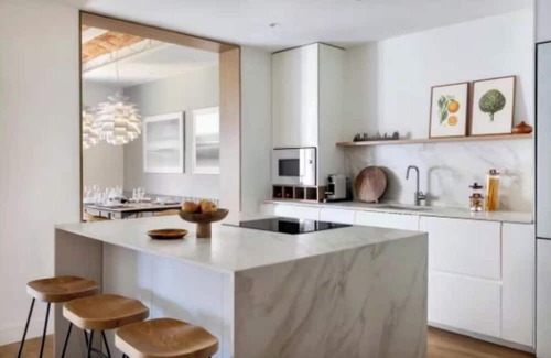 L'Antiga Esquerra de l'Eixample Apartment | Bright Living Spaces with Catalan Charm