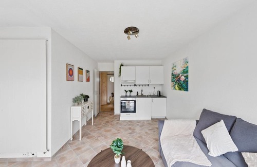 Horgen District Apartment | EXQUIS Design 2-Room Apartment Zurich ROSET I Garden I Lake View