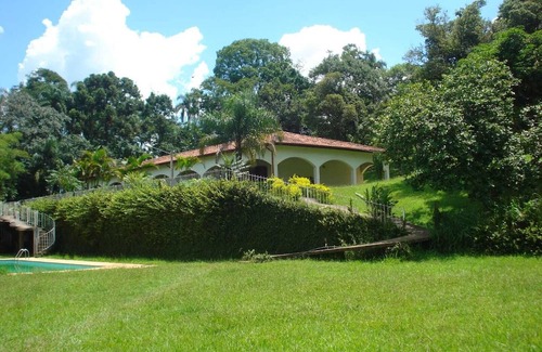 Mairinque Cottage | Charming place, with a cozy single-story house.