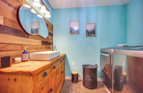Williamsville Cabin | Outdoor-Adventure Haven 14 Mi to Mount Snow Skiing