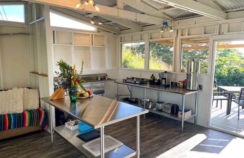 Kealakekua Cabin | Cute Cabin for Two Surrounded by Nature for a Peaceful Getaway in Kealakekua, Hawaii