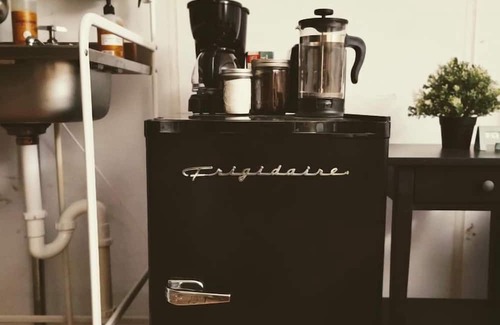 Squires RV Rental | Lovely Safari Tent with Treetop Views for Family Glamping in Missouri