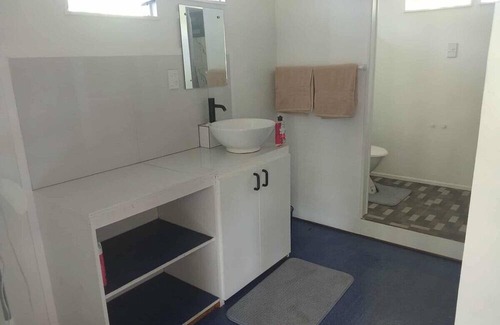 Turangi Tapere House | Live as a local. Easy Access: Vilis, KAPS, Turangi Eatery, & Bus Routes Nearby!"