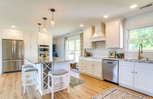 Grottoes House | Shenandoah Valley Riverside Retreat Near Wineries