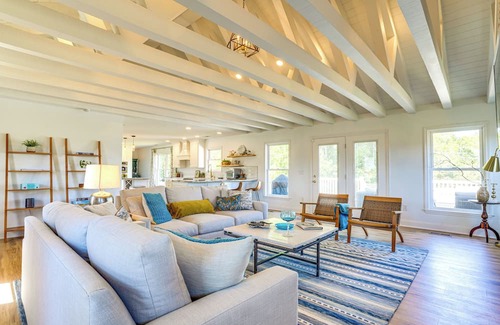 Grottoes House | Shenandoah Valley Riverside Retreat Near Wineries