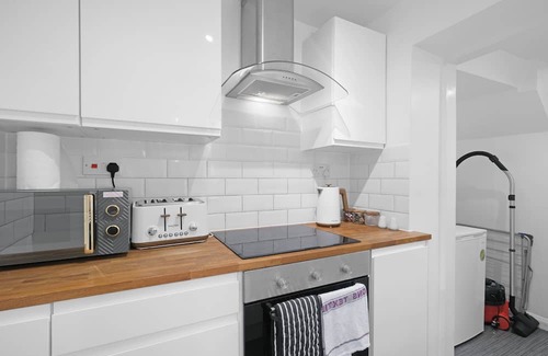 Gravesend Apartment | Modern 1 Bedroom Apartment in Gravesend