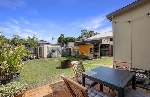 Amity Point House | Tally-Ho is a beach shack positioned centrally in Amity Point.
