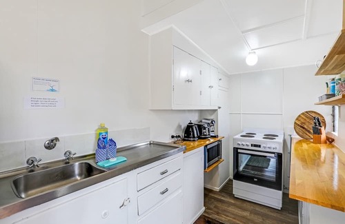 Amity Point House | Tally-Ho is a beach shack positioned centrally in Amity Point.
