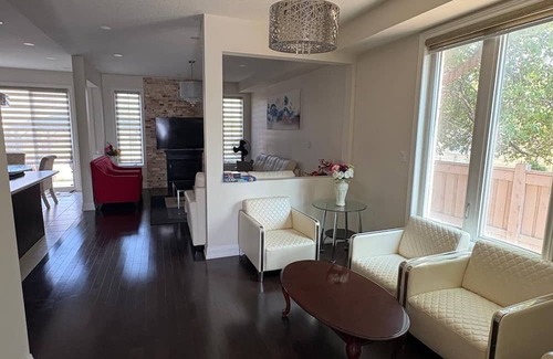 Brampton House | Beautiful and Elegant Bedroom in Brampton