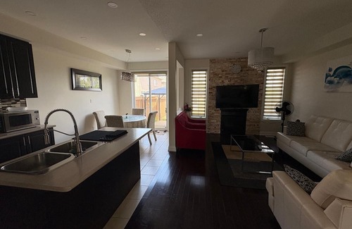 Brampton House | Beautiful and Elegant Bedroom in Brampton
