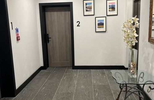 North Finchley Apartment | North London 1-Bed Apt, Sleeps 2, 1 Min to Tube
