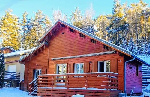 Seyne House | Holiday Home 'Entier Avec Spa 6 Personnes' with Mountain View, Wi-Fi and Air Conditioning