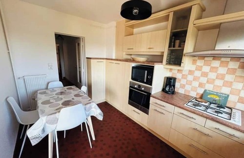 Quartier Malherbe Apartment | Le haie vigné, large quiet apartment close to town center