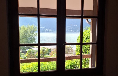 Vesta House | Casa Saggio: Lakeside Retreat with Stunning Views