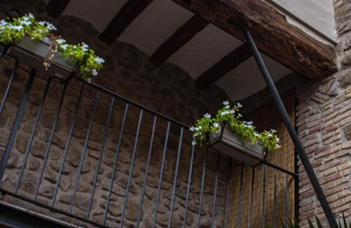 Balaguer Apartment | Apartment '4 Persones -1' with Shared Terrace, Wi-Fi and Air Conditioning
