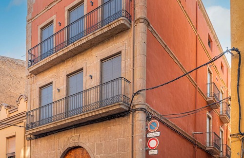 Balaguer Apartment | Bed and Breakfast 'Habitació Doble' with Shared Terrace, Wi-Fi and Air Conditioning