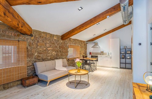 Balaguer Apartment | Apartment 'Àtic 1' with Private Terrace, Wi-Fi and Air Conditioning