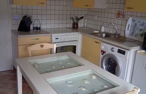 Saint-Martin-sous-Vigouroux House | Holiday Home 'Cantalou'