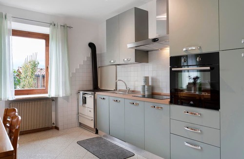 Romeno Apartment | Apartment 'Casa Del Sole, Relax E Natura' with Mountain View, Private Garden and Wi-Fi