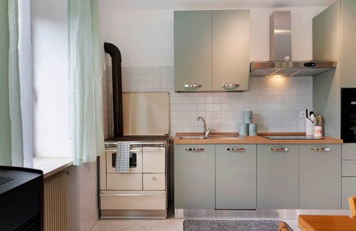 Romeno Apartment | Apartment 'Casa Del Sole, Relax E Natura' with Mountain View, Private Garden and Wi-Fi