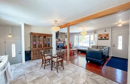 Downtown Gatineau House | Centrally located, 5BR Bungalow