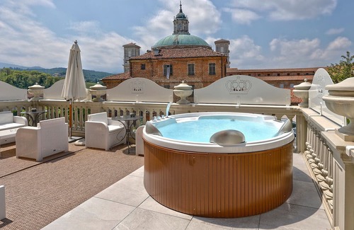 Vicoforte Apartment | 'Carlo Emanuele' Room with Shared Terrace, Wi-Fi, and Air Conditioning