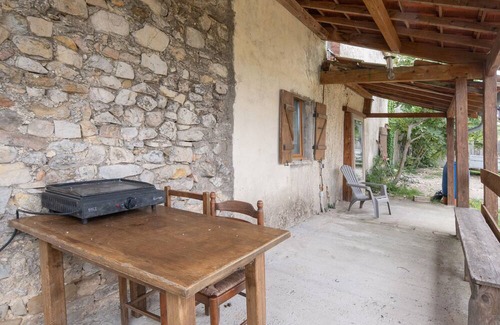 Bessas Cottage | Gîte 'La Bergerie - Le Mas De Peyraube' with shared pool, communal garden and Wi-Fi